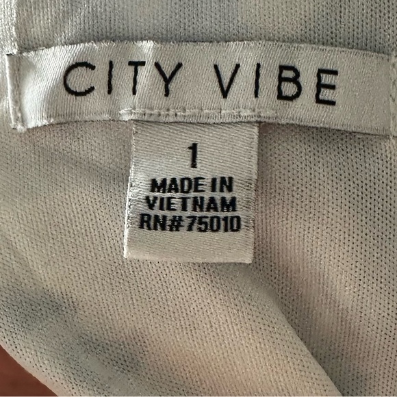 City, vibe, blue and white beautiful dress - Picture 4 of 4